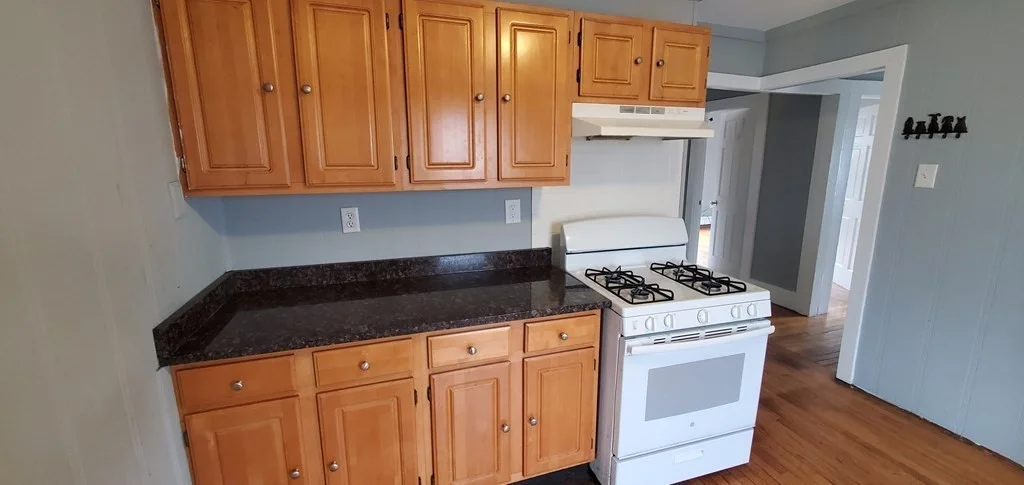 3 bed, 1 bath apartment for rent at 13 Ash St Unit 2, Quincy — photo 3 of 33