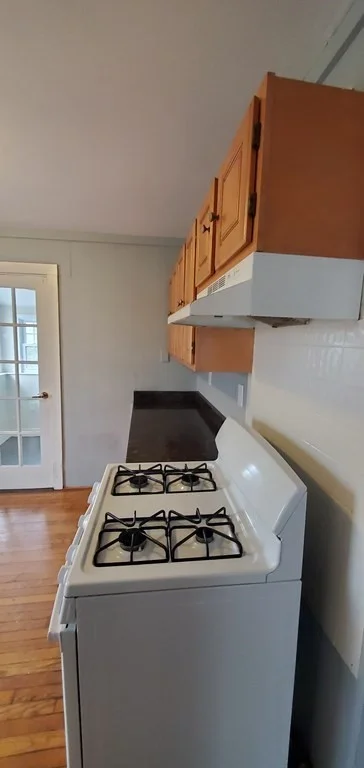 3 bed, 1 bath apartment for rent at 13 Ash St Unit 2, Quincy — photo 2 of 33