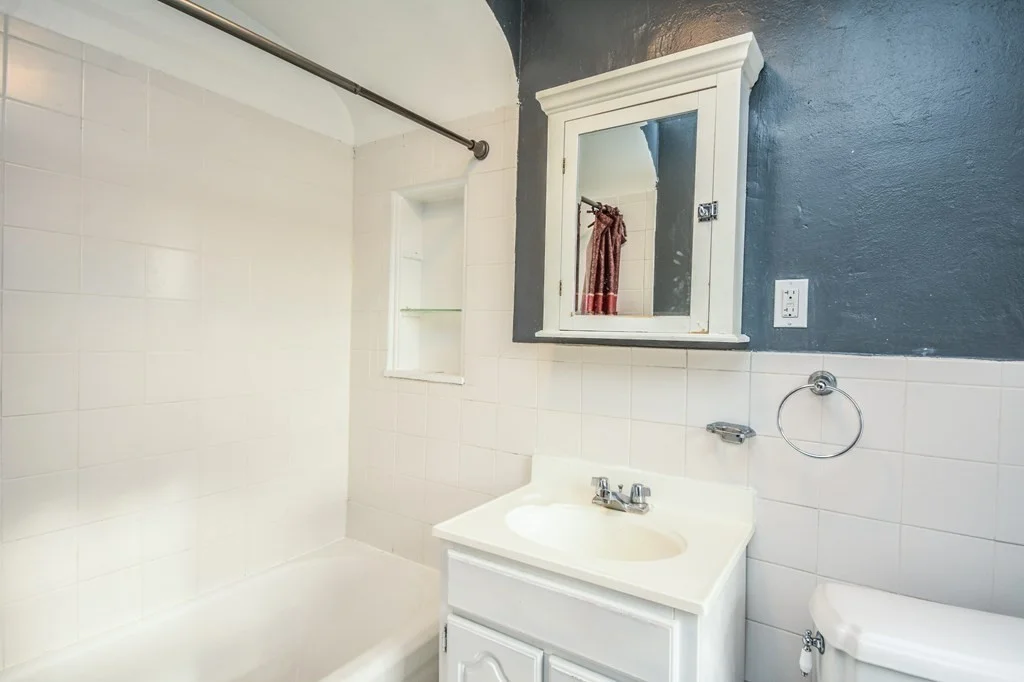 3 bed, 1 bath apartment for rent at 13 Ash St Unit 2, Quincy — photo 8 of 33