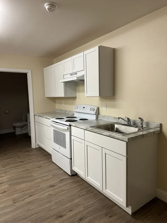 1 bed, 1 bath apartment for rent at 13 B Waushacum Unit 2, Sterling — photo 3 of 17