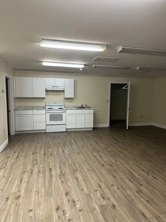 1 bed, 1 bath apartment for rent at 13 B Waushacum Unit 2, Sterling — photo 4 of 17