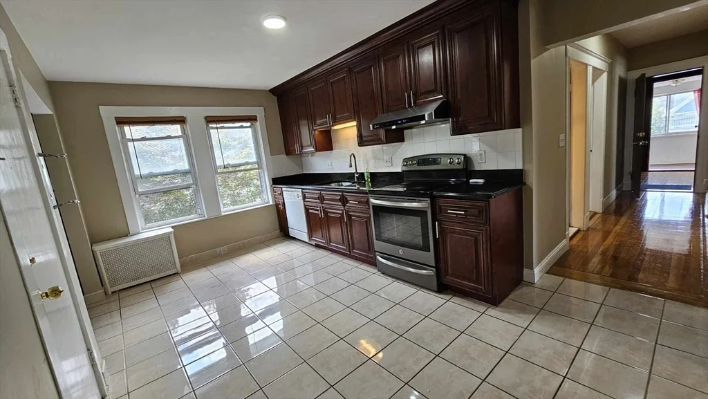 4 bed, 1 bath apartment for rent at 13 Beacon St Unit 2nd Floor, Quincy — photo 4 of 20