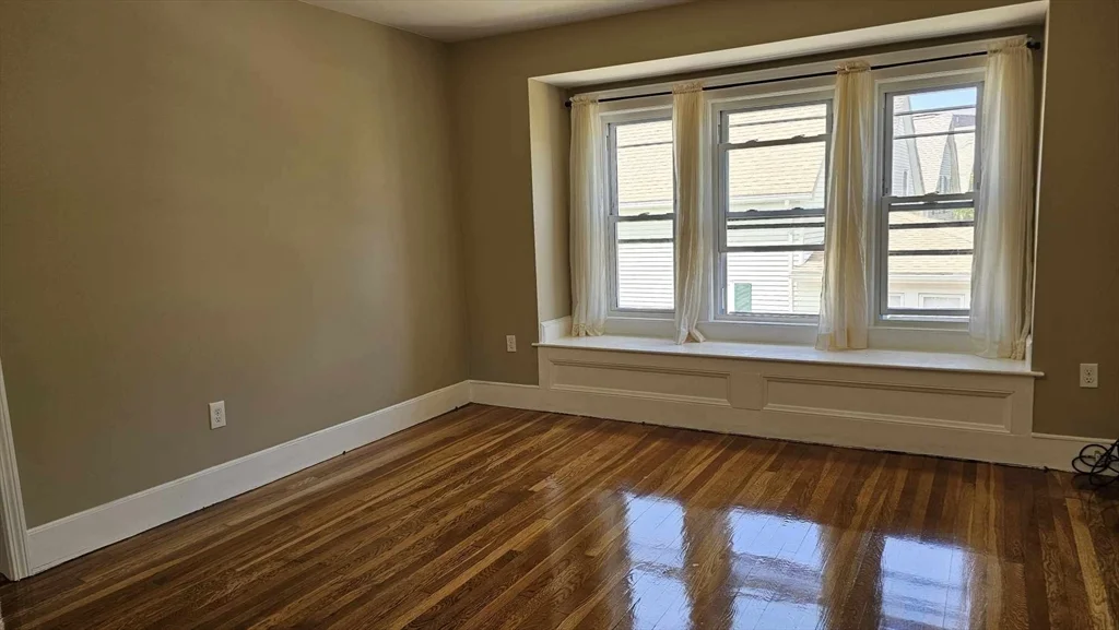 4 bed, 1 bath apartment for rent at 13 Beacon St Unit 2nd Floor, Quincy — photo 3 of 20