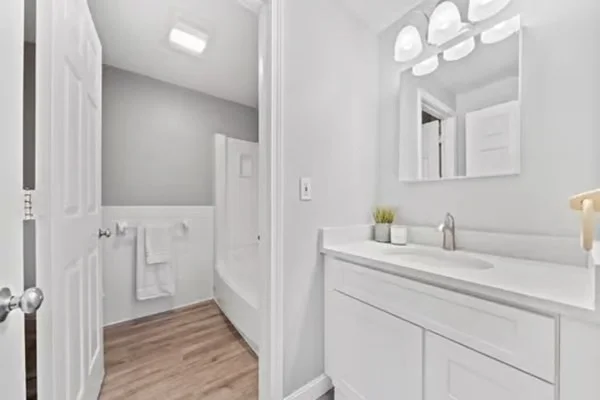 2 bed, 1 bath apartment for rent at 13 Beals Cove Rd Unit J, Hingham — photo 8 of 12