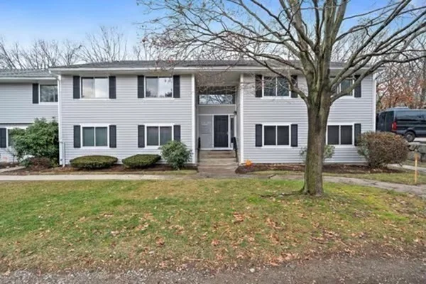 2 bed, 1 bath apartment for rent at 13 Beals Cove Rd Unit J, Hingham