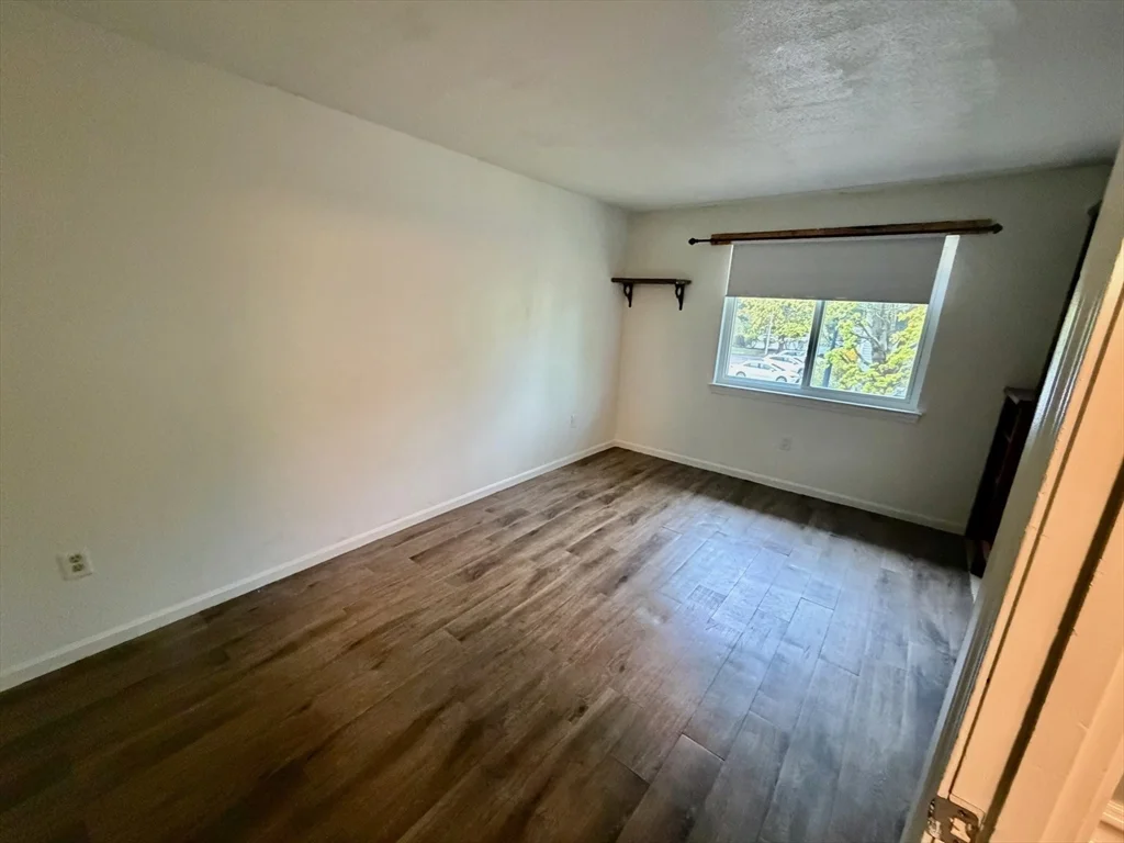 2 bed, 1 bath apartment for rent at 13 Beals Cove Rd Unit K, Hingham — photo 5 of 7