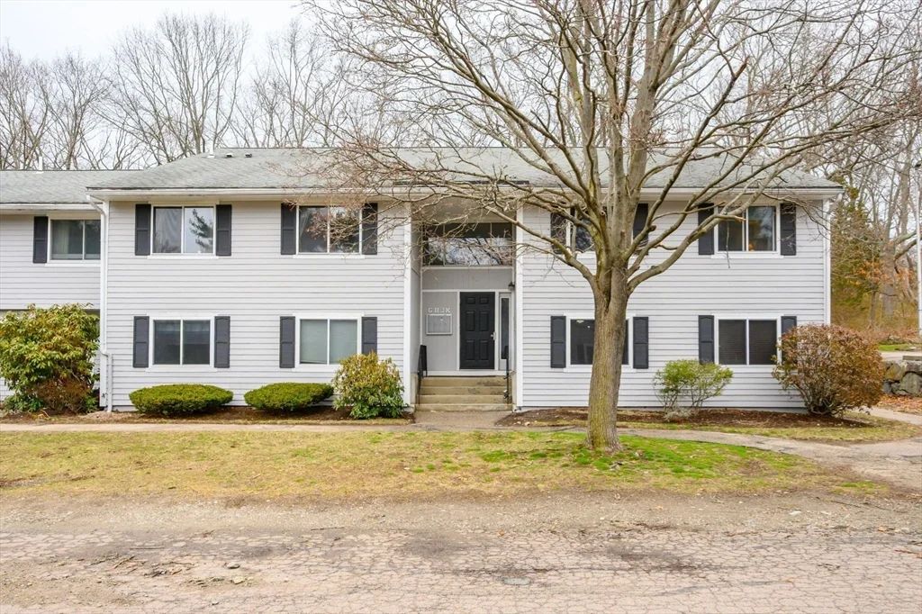 2 bed, 1 bath apartment for rent at 13 Beals Cove Rd Unit K, Hingham