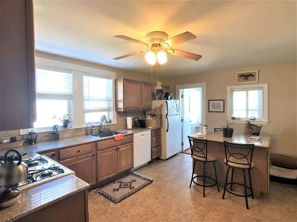 2 bed, 1 bath apartment for rent at 13 Benefit St Unit 13, Waltham — photo 4 of 11