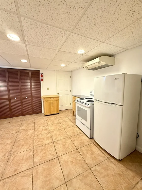 2 bed, 1 bath apartment for rent at 13 Bowdoin Unit 1, Great Neck — photo 7 of 14