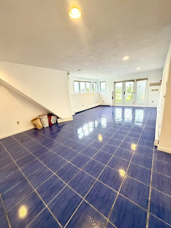 2 bed, 1 bath apartment for rent at 13 Bowdoin Unit 1, Great Neck — photo 12 of 14