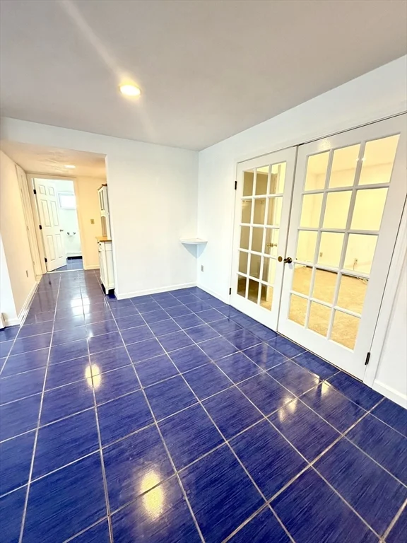 2 bed, 1 bath apartment for rent at 13 Bowdoin Unit 1, Great Neck — photo 11 of 14