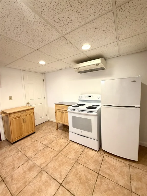 2 bed, 1 bath apartment for rent at 13 Bowdoin Unit 1, Great Neck — photo 5 of 14