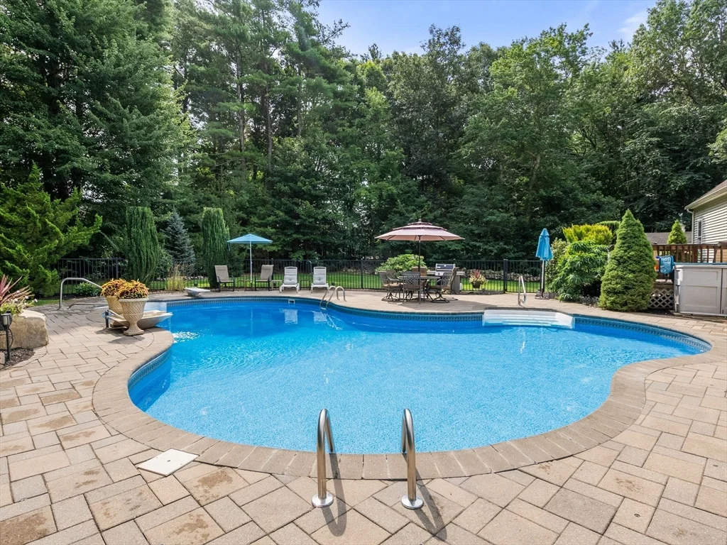 4 bed, 2 bath apartment for rent at 13 Breakneck Hill Rd Unit 1, Hopkinton — photo 6 of 37
