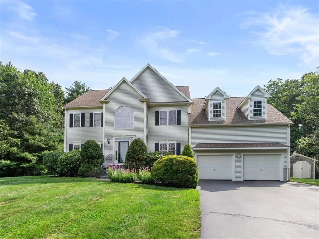 4 bed, 2 bath apartment for rent at 13 Breakneck Hill Rd Unit 1, Hopkinton — photo 1 of 37
