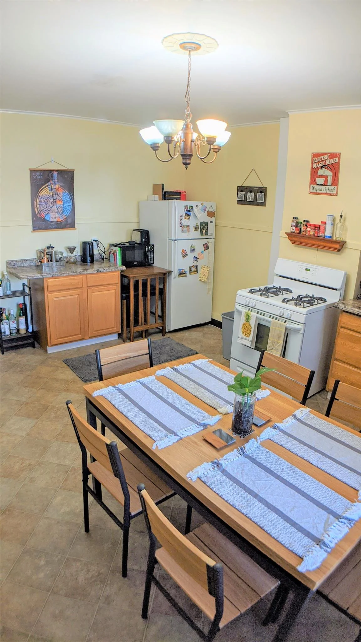 1 bed, 1 bath apartment for rent at 13 Bristol St Unit 1, Wellington-Harrington — photo 2 of 9