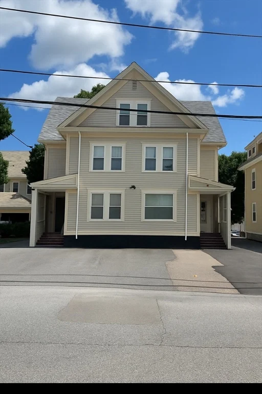 1 bed, 1 bath apartment for rent at 13 Broad St Unit 3, North Attleboro — photo 1 of 9