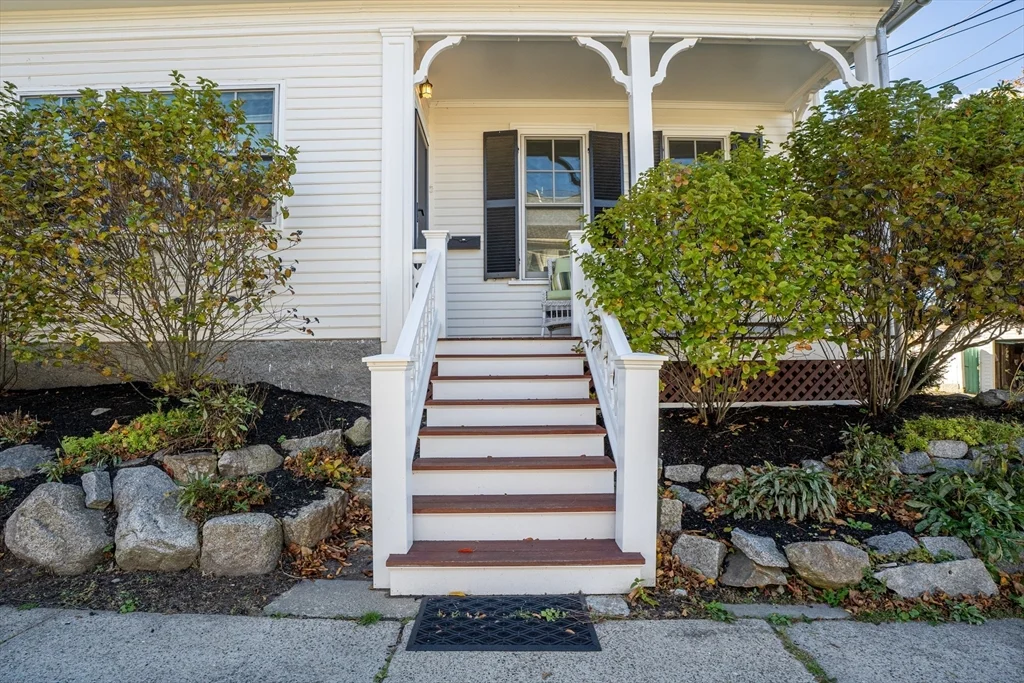 2 bed, 1 bath apartment for rent at 13 Broadway Ave Unit 1, Rockport — photo 3 of 15