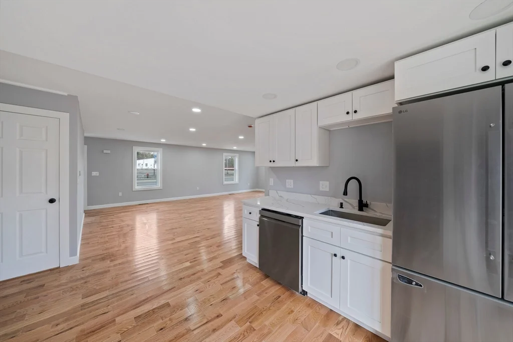 4 bed, 3 bath apartment for rent at 13 Broadway Unit 1, Raynham Center — photo 6 of 33