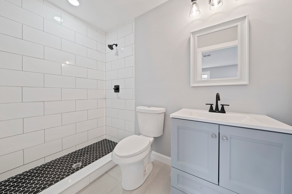 3 bed, 2 bath apartment for rent at 13 Broadway Unit 2, Raynham Center — photo 24 of 33