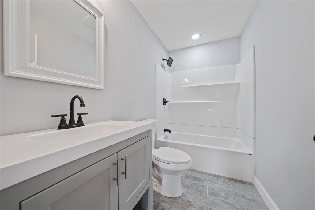 3 bed, 2 bath apartment for rent at 13 Broadway Unit 2, Raynham Center — photo 15 of 33