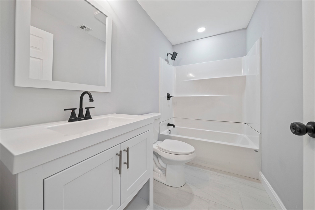 3 bed, 2 bath apartment for rent at 13 Broadway Unit 2, Raynham Center — photo 25 of 33
