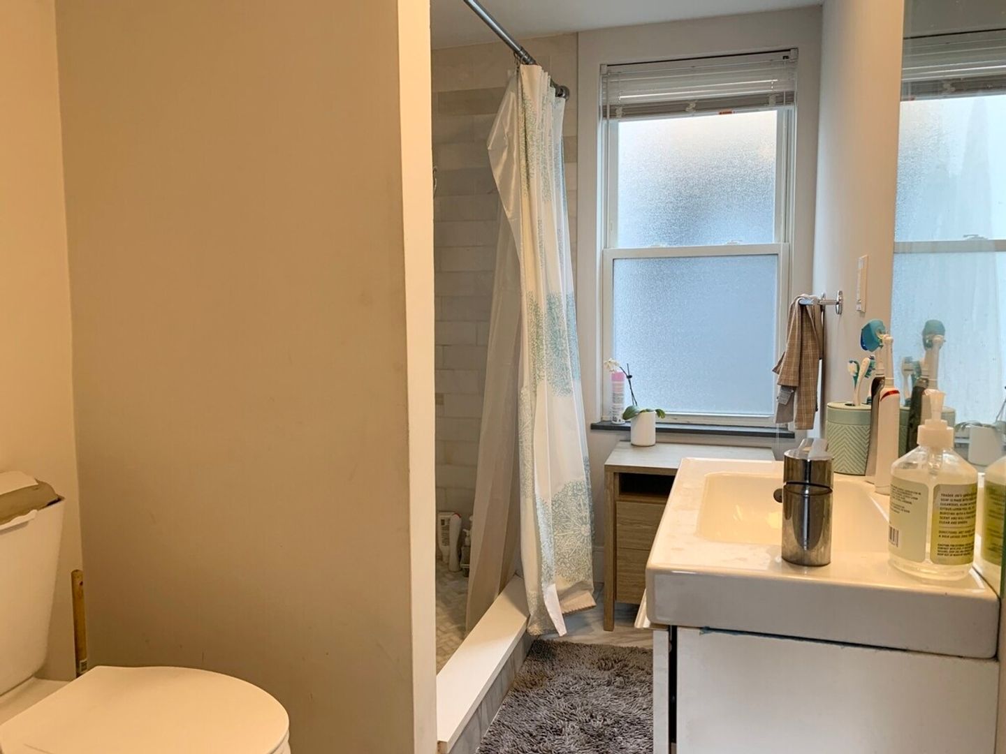 4 bed, 1 bath apartment for rent at 13 Carpenter St Unit 2, South Boston — photo 8 of 11
