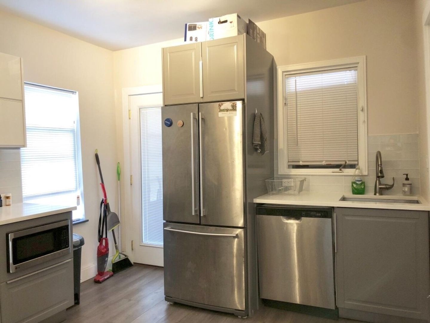 4 bed, 1 bath apartment for rent at 13 Carpenter St Unit 2, South Boston — photo 2 of 11