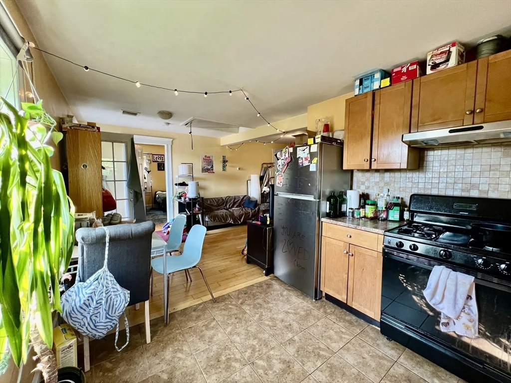 3 bed, 1 bath apartment for rent at 13 Centre St Unit 2, Roxbury — photo 2 of 18