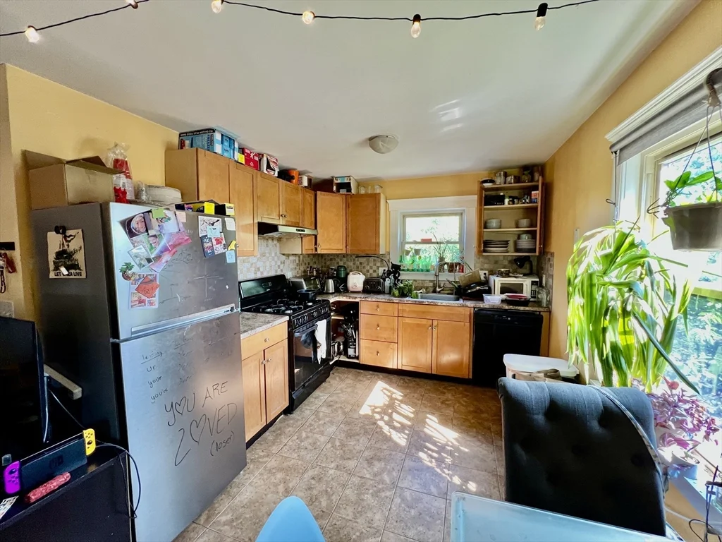 3 bed, 1 bath apartment for rent at 13 Centre St Unit 2, Roxbury — photo 5 of 18