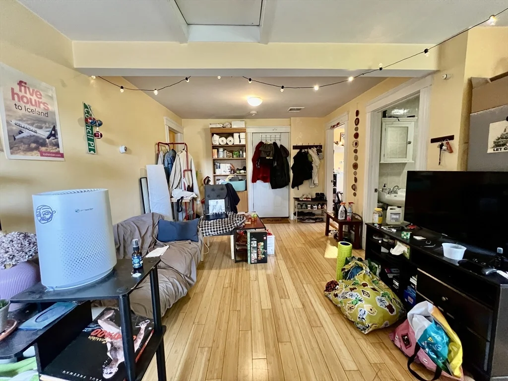 3 bed, 1 bath apartment for rent at 13 Centre St Unit 2, Roxbury — photo 4 of 18