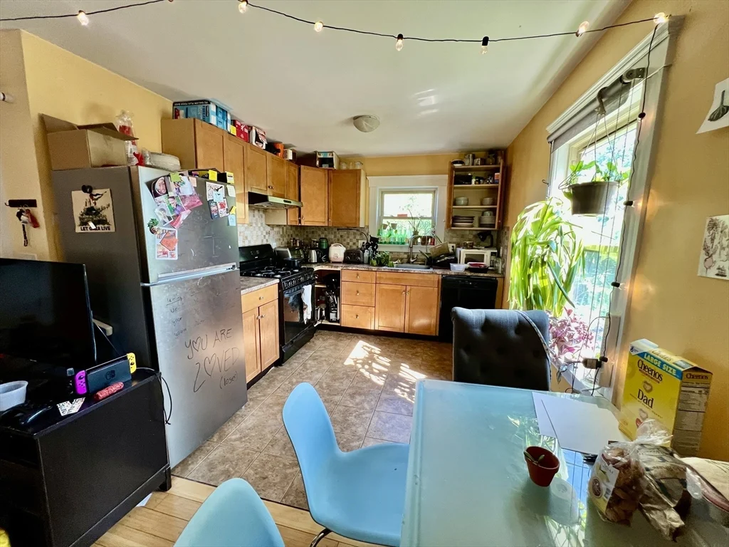 3 bed, 1 bath apartment for rent at 13 Centre St Unit 2, Roxbury — photo 8 of 18