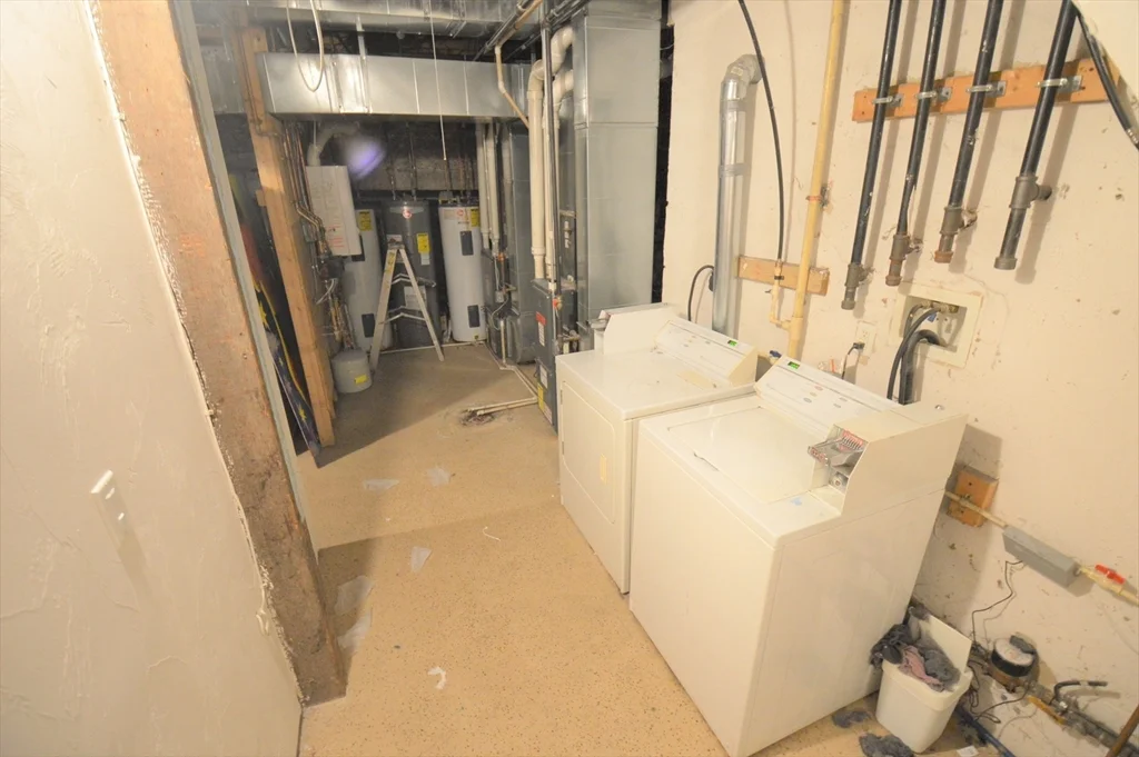 3 bed, 1 bath apartment for rent at 13 Centre St Unit 2, Roxbury — photo 17 of 18