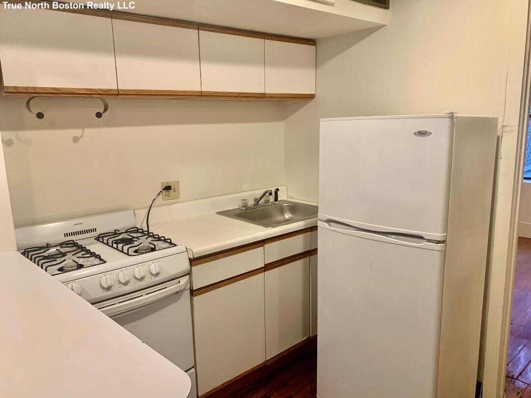 1 bed, 1 bath apartment for rent at 13 Charter St Unit 2R, North End — photo 12 of 19