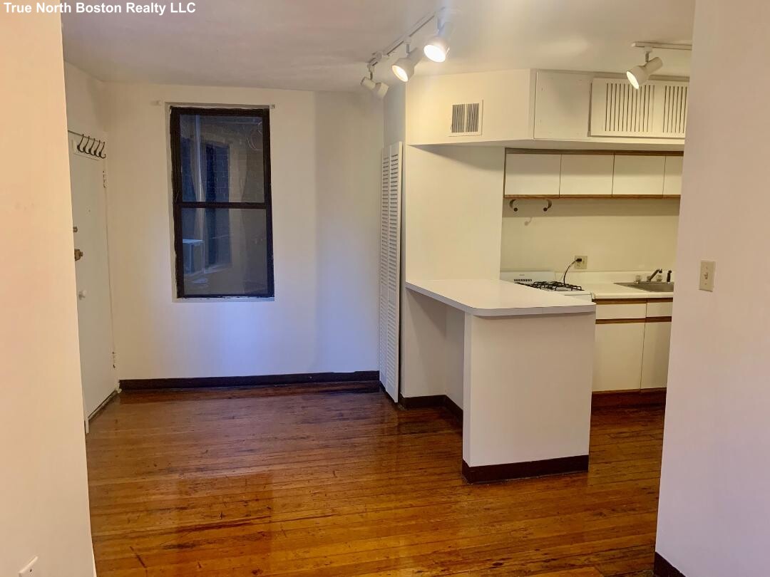 1 bed, 1 bath apartment for rent at 13 Charter St Unit 2R, North End — photo 11 of 19