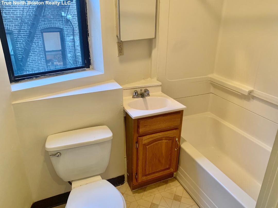 1 bed, 1 bath apartment for rent at 13 Charter St Unit 2R, North End — photo 13 of 19