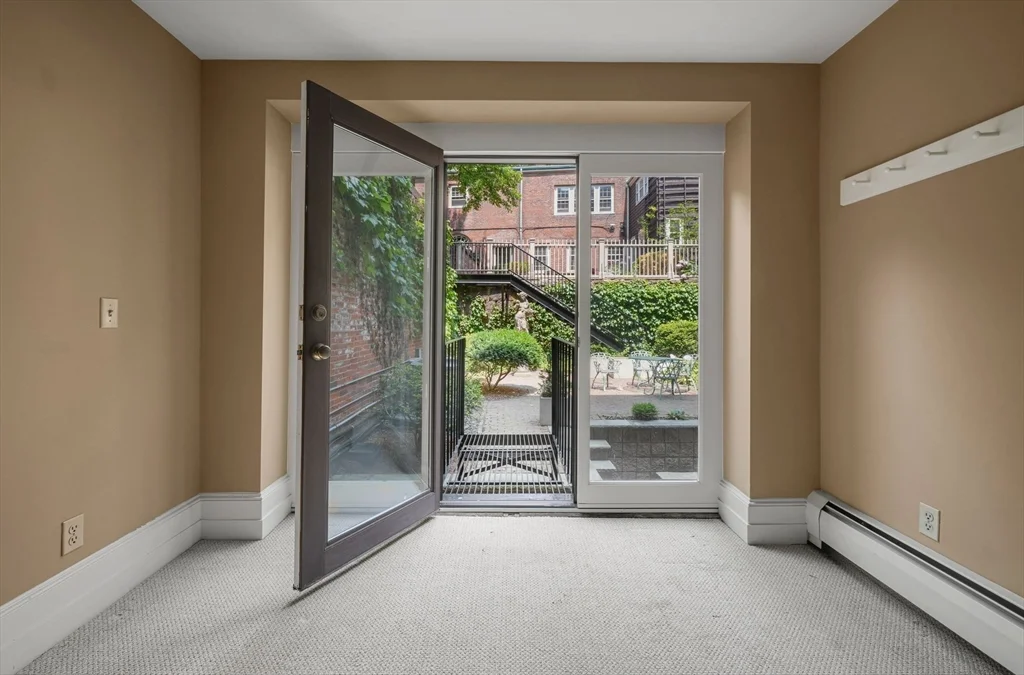 4 bed, 3 bath apartment for rent at 13 Chestnut St Unit 1, Beacon Hill — photo 22 of 25