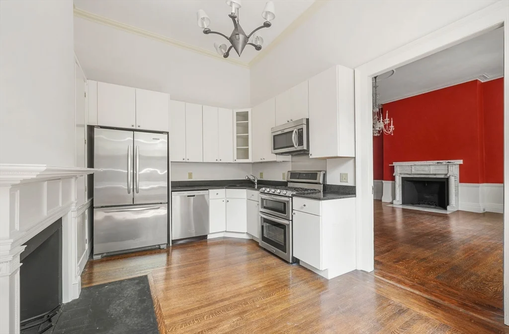 4 bed, 3 bath apartment for rent at 13 Chestnut St Unit 1, Beacon Hill — photo 9 of 25