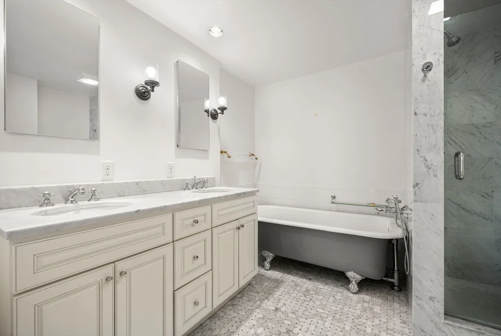 4 bed, 3 bath apartment for rent at 13 Chestnut St Unit 1, Beacon Hill — photo 16 of 25