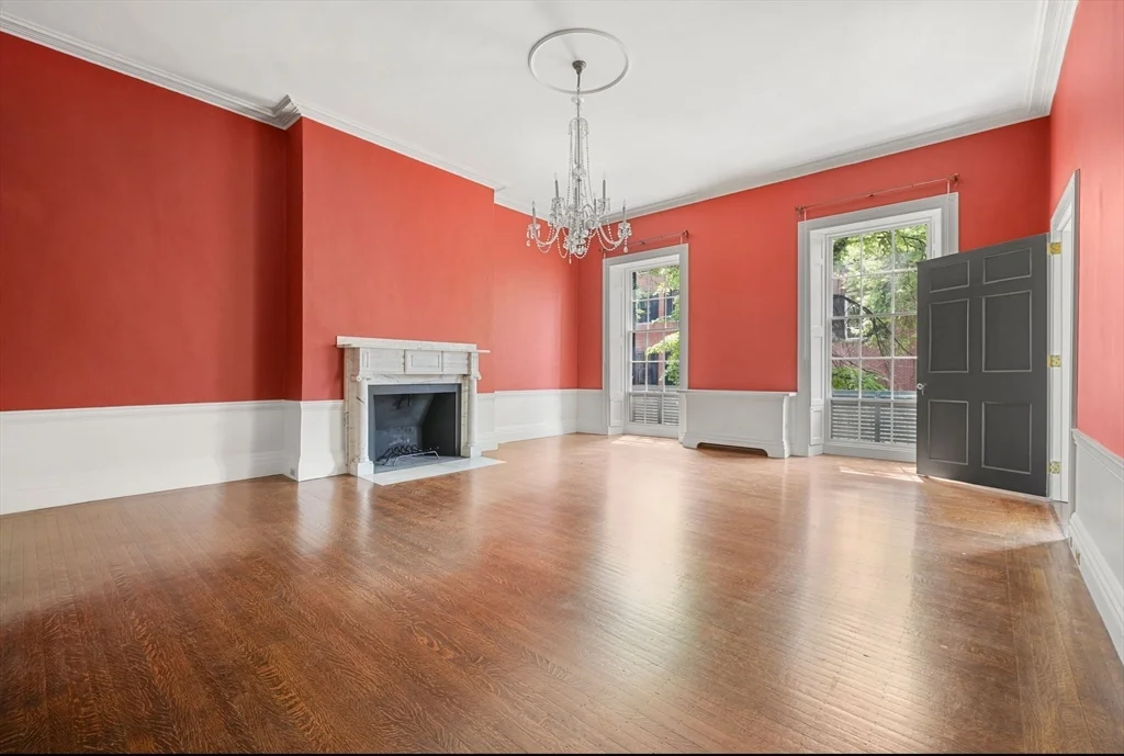 4 bed, 3 bath apartment for rent at 13 Chestnut St Unit 1, Beacon Hill — photo 4 of 25