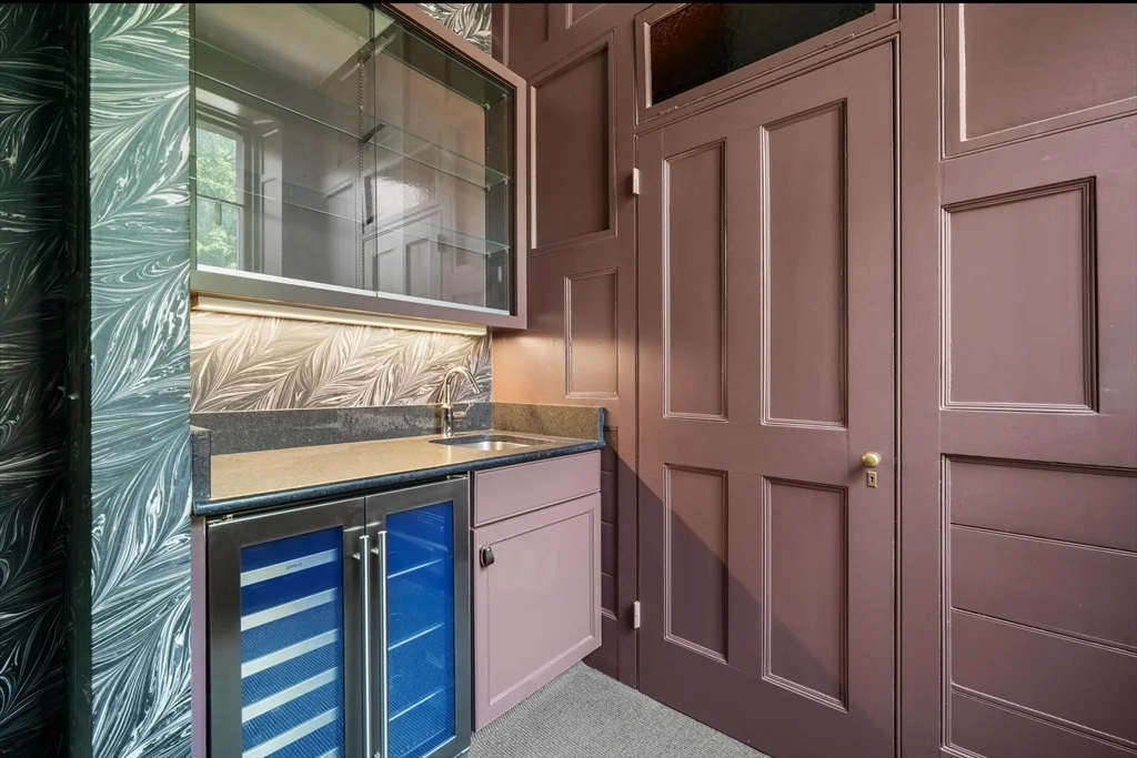 4 bed, 3 bath apartment for rent at 13 Chestnut St Unit 1, Beacon Hill — photo 23 of 25