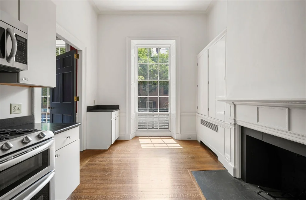 4 bed, 3 bath apartment for rent at 13 Chestnut St Unit 1, Beacon Hill — photo 11 of 25