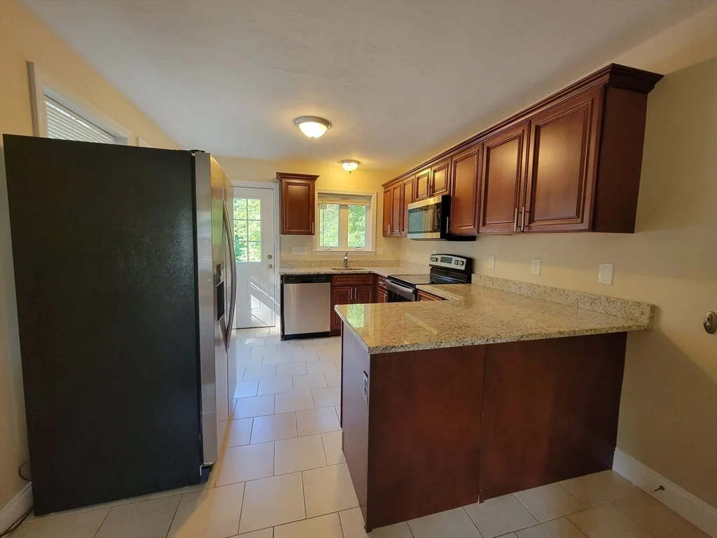 3 bed, 2 bath apartment for rent at 13 Church St Unit N/A, Franklin — photo 3 of 14