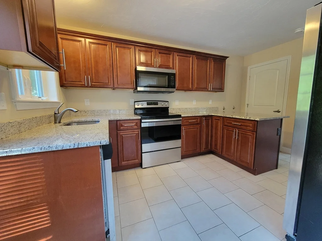 3 bed, 2 bath apartment for rent at 13 Church St Unit N/A, Franklin — photo 2 of 14