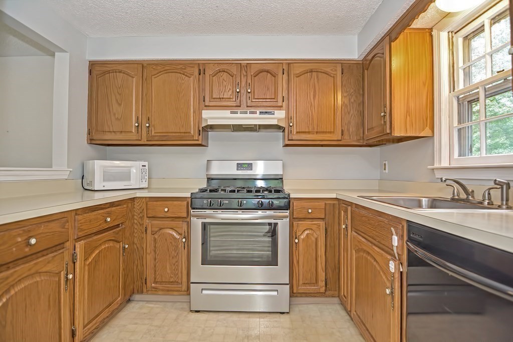 2 bed, 1 bath apartment for rent at 13 Colonial Dr Unit 13, Norton — photo 7 of 15