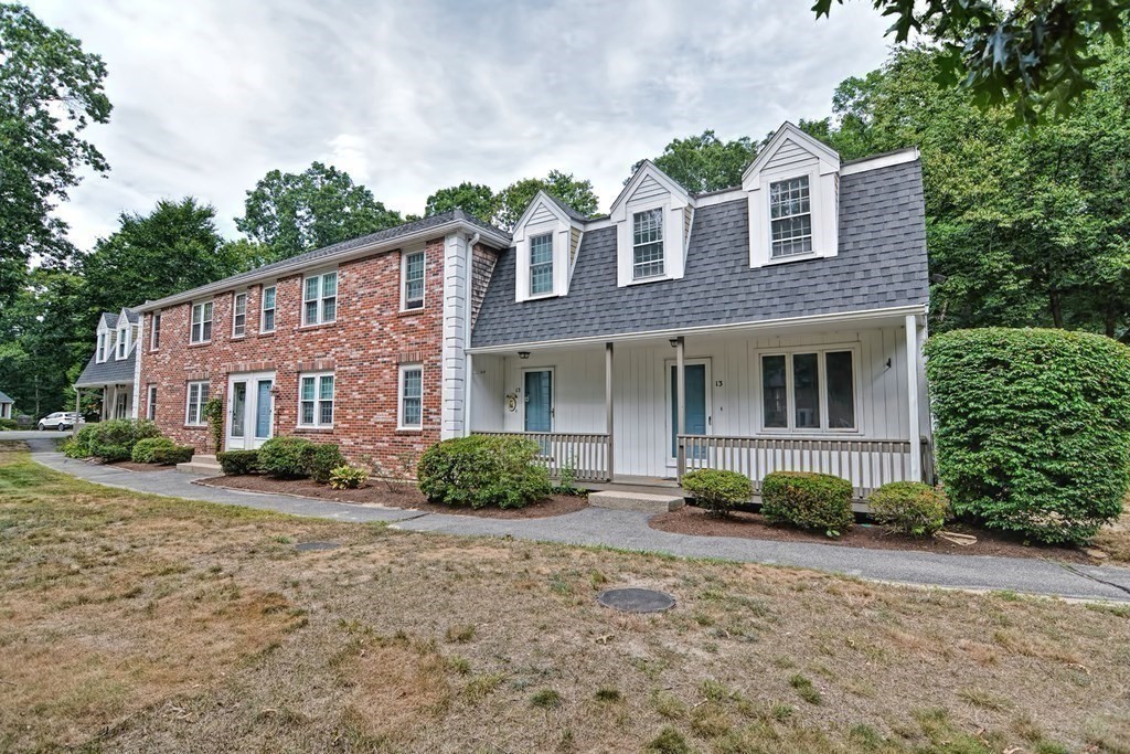 2 bed, 1 bath apartment for rent at 13 Colonial Dr Unit 13, Norton — photo 2 of 15