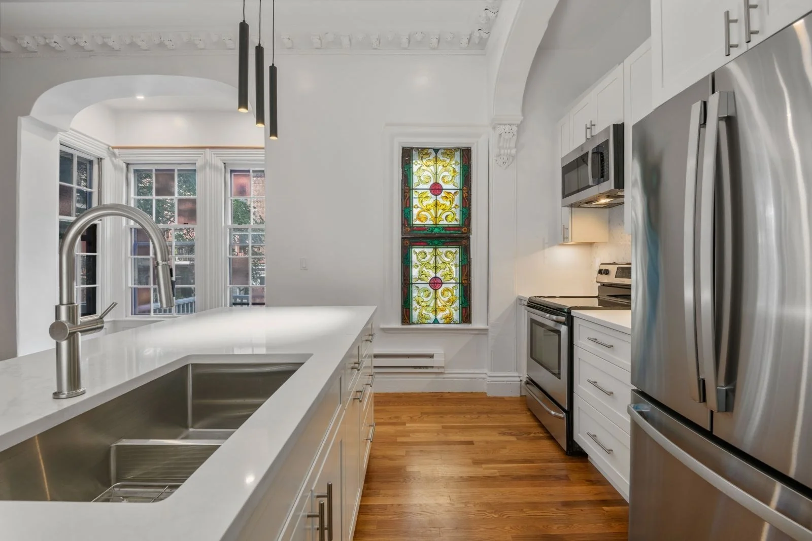 2 bed, 2 bath apartment for rent at 13 Concord Sqaure Unit 2, South End — photo 3 of 33