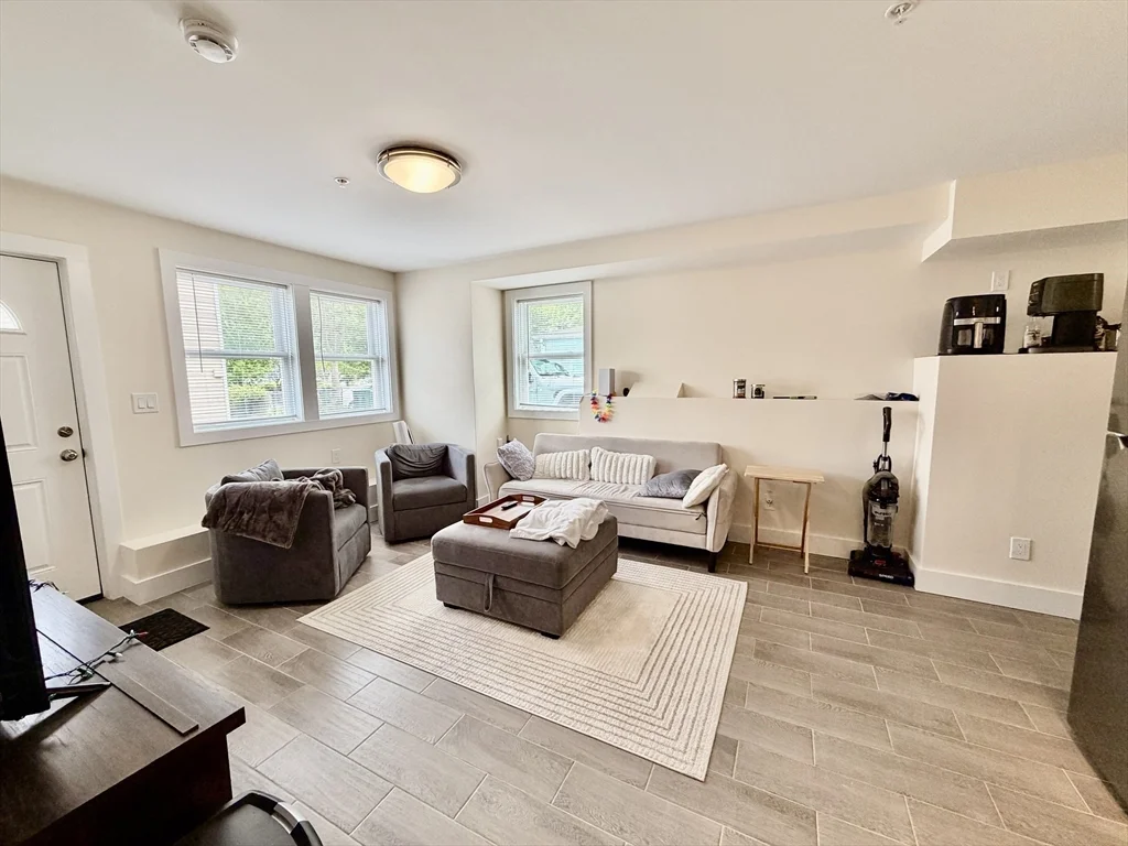 2 bed, 1 bath apartment for rent at 13 Dalby St Unit C, Nonantum — photo 6 of 11