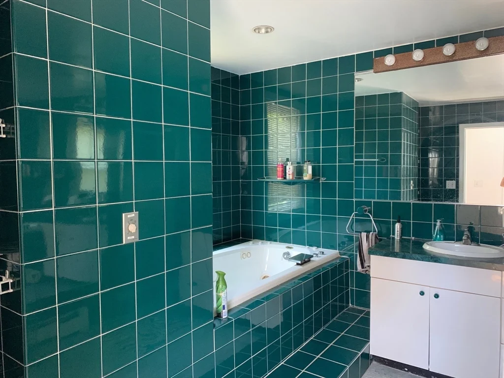4 bed, 2 bath apartment for rent at 13 Dodge Unit 1, Riverside — photo 10 of 17