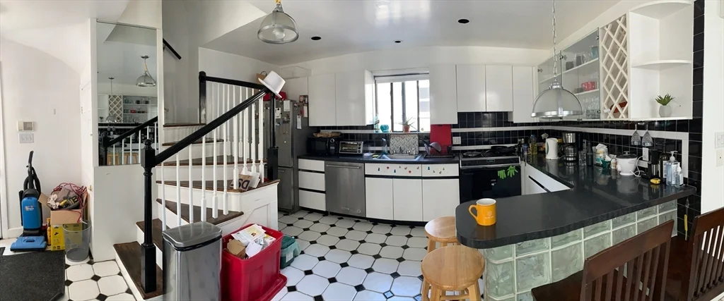 4 bed, 2 bath apartment for rent at 13 Dodge Unit 1, Riverside — photo 5 of 17