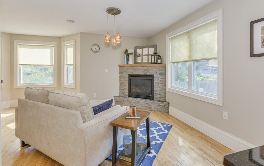 3 bed, 2 bath apartment for rent at 13 Downer Ct Unit 13, Dorchester — photo 4 of 23